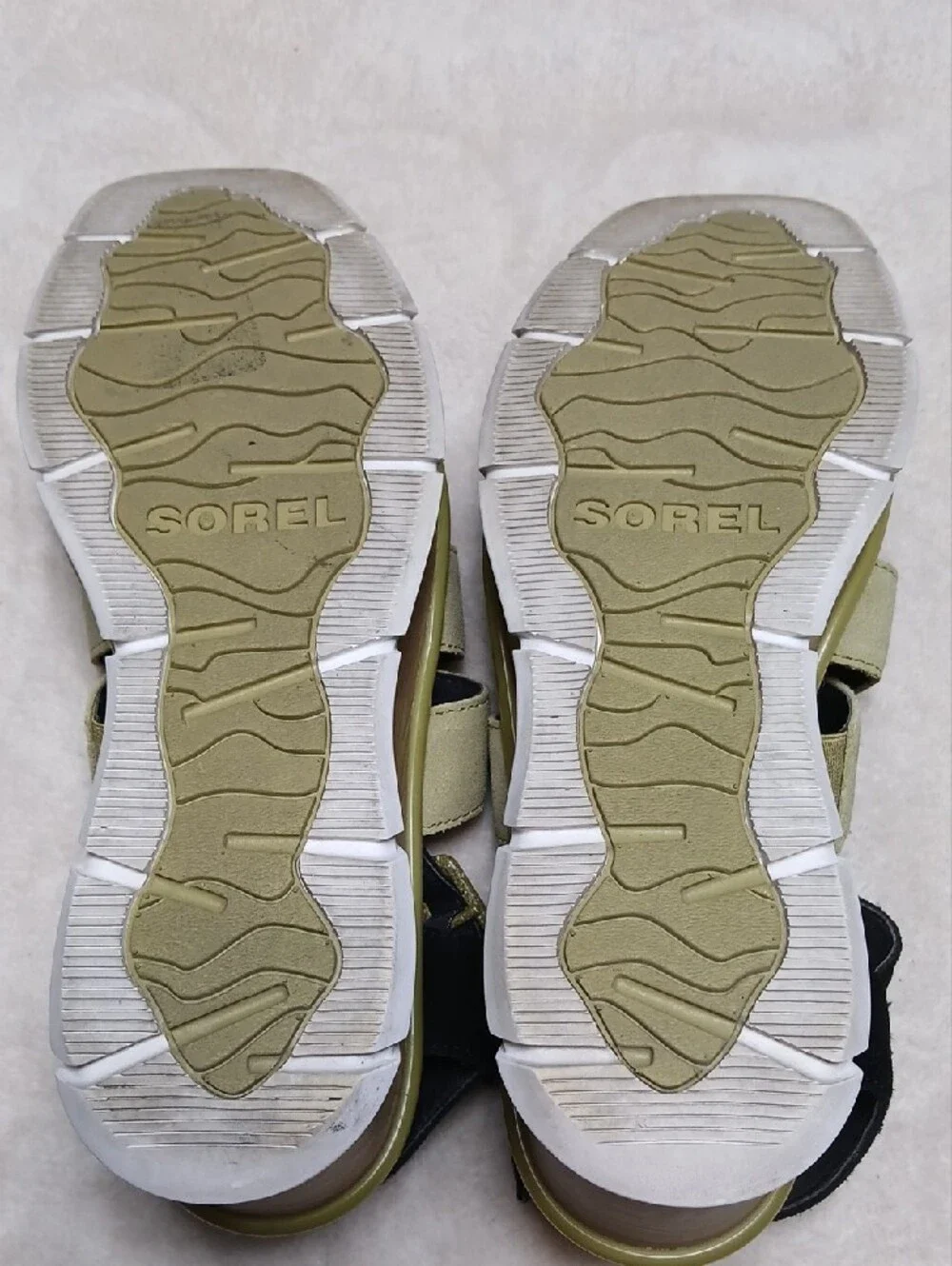 Sorel Olive Green and Black Strappy Platform Sandals Size 9